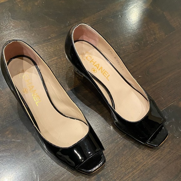 Rare Chanel Patent Two Tone Heels - Picture 10 of 12